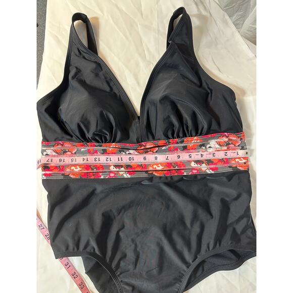 Womens One Piece Swimsuit NEW 1xl 16W 18W Black with cinched waist pretty NWT - Picture 6 of 7
